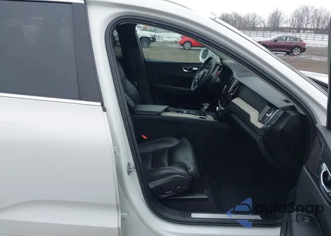 2021 Volvo Xc60 T5 Inscription z USA, uszkodzony, nr VIN YV4102DL9M1855281